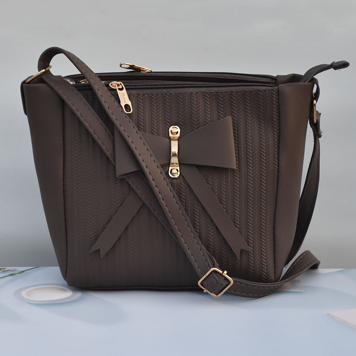 Discover more than 77 ladies side bag leather latest - in.cdgdbentre